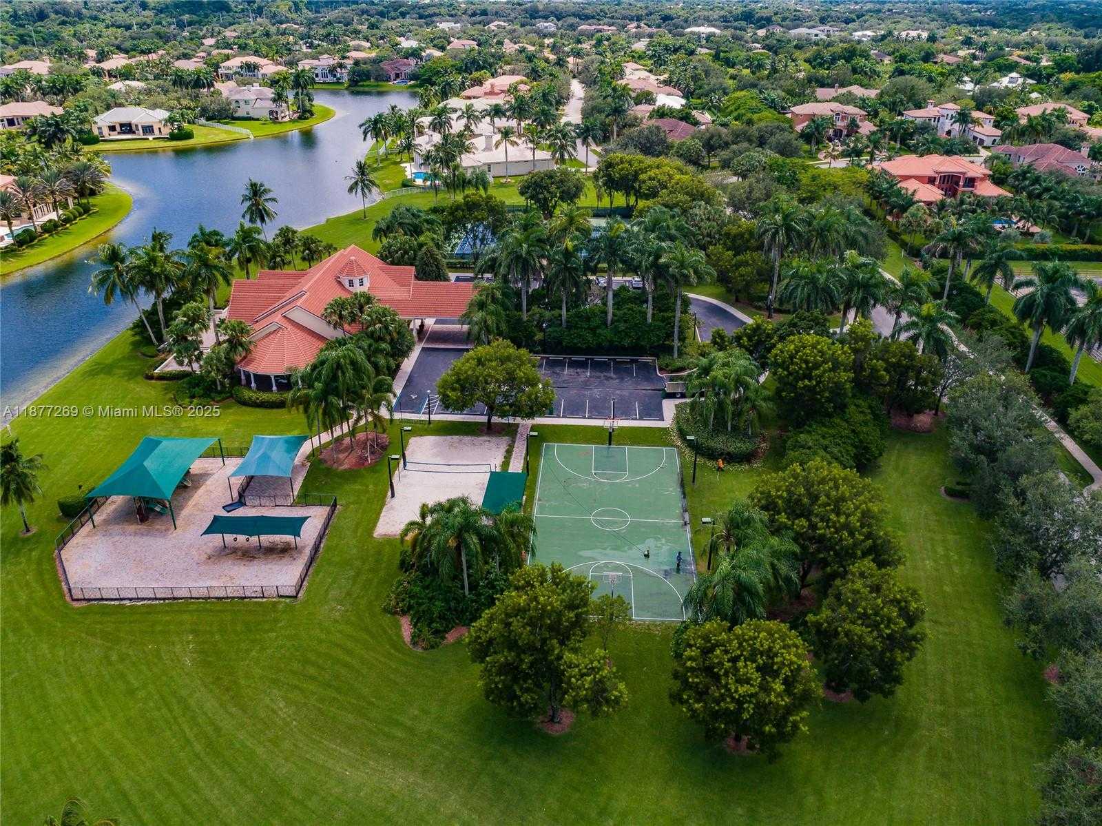 Small Image of 12641 NORTH STONEBROOK CIR, Davie Number 47