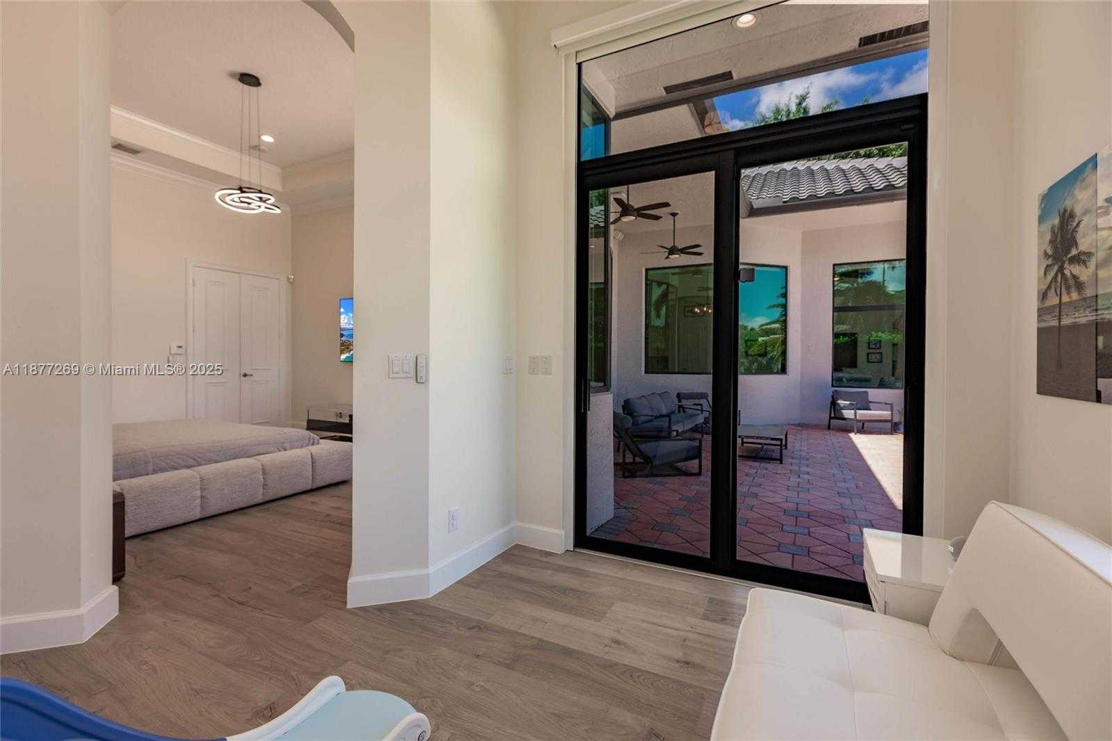 Small Image of 12641 NORTH STONEBROOK CIR, Davie Number 54