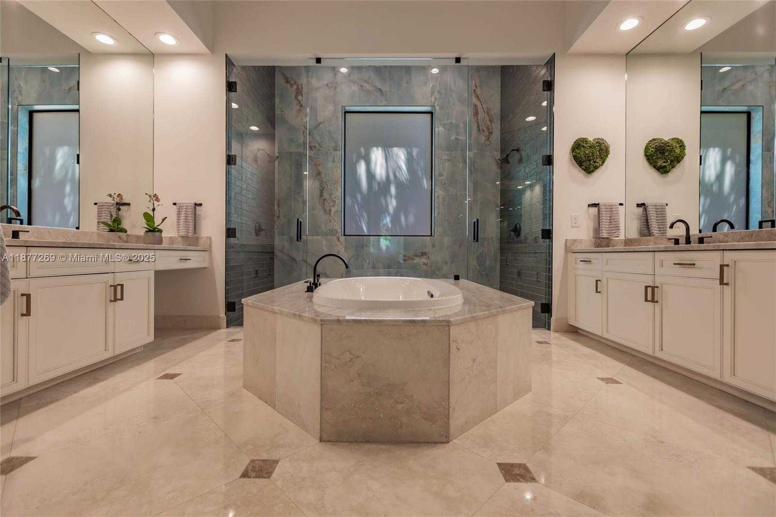 Small Image of 12641 NORTH STONEBROOK CIR, Davie Number 56