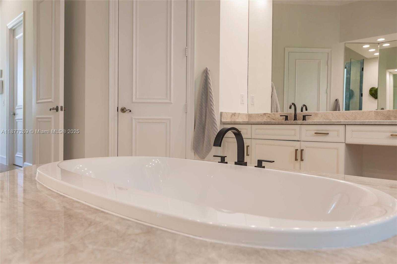 Small Image of 12641 NORTH STONEBROOK CIR, Davie Number 58