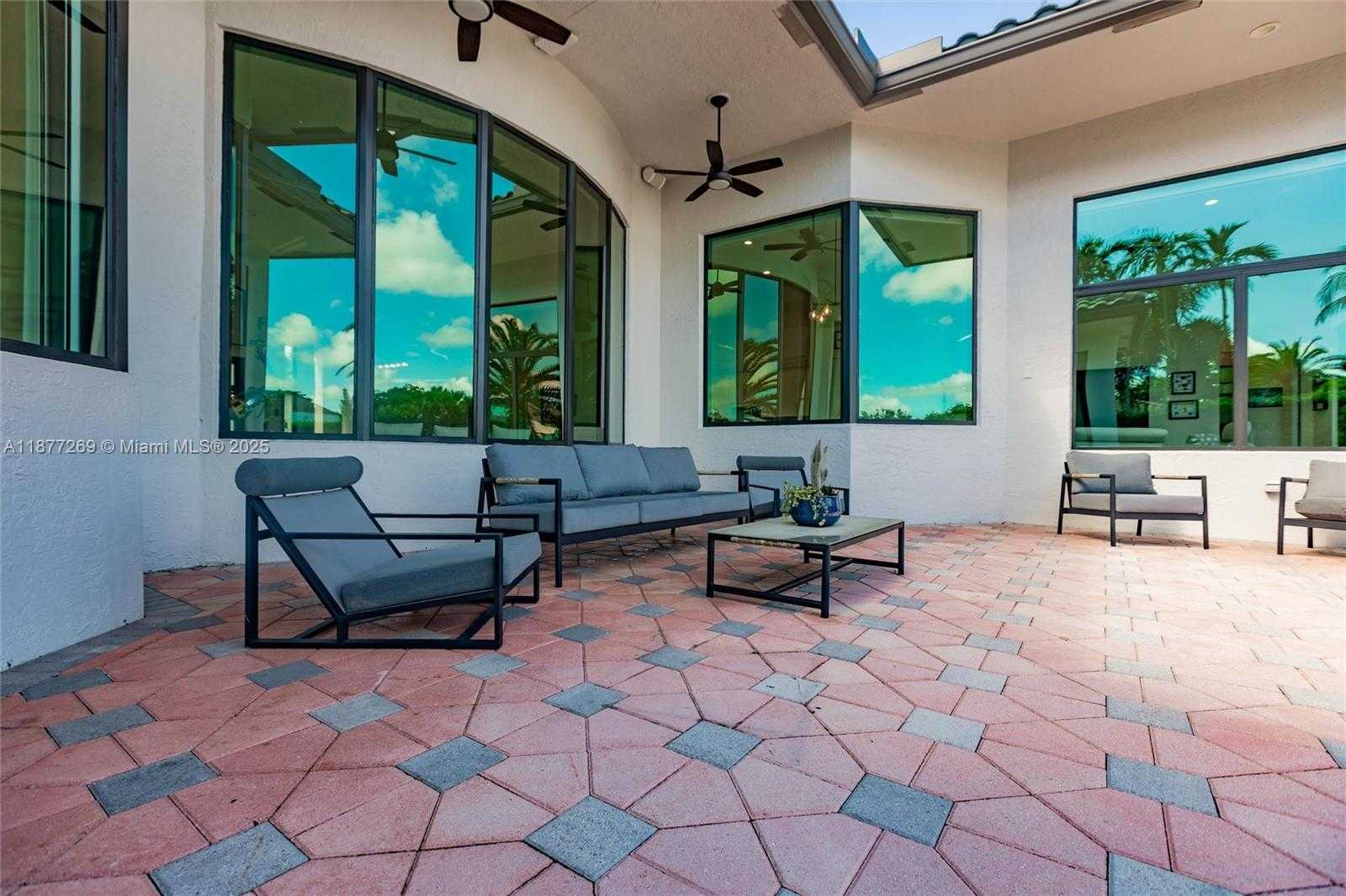 Small Image of 12641 NORTH STONEBROOK CIR, Davie Number 66