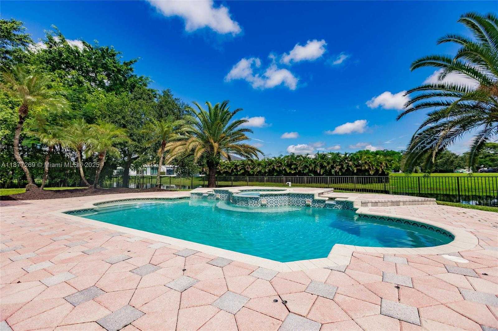 Small Image of 12641 NORTH STONEBROOK CIR, Davie Number 67