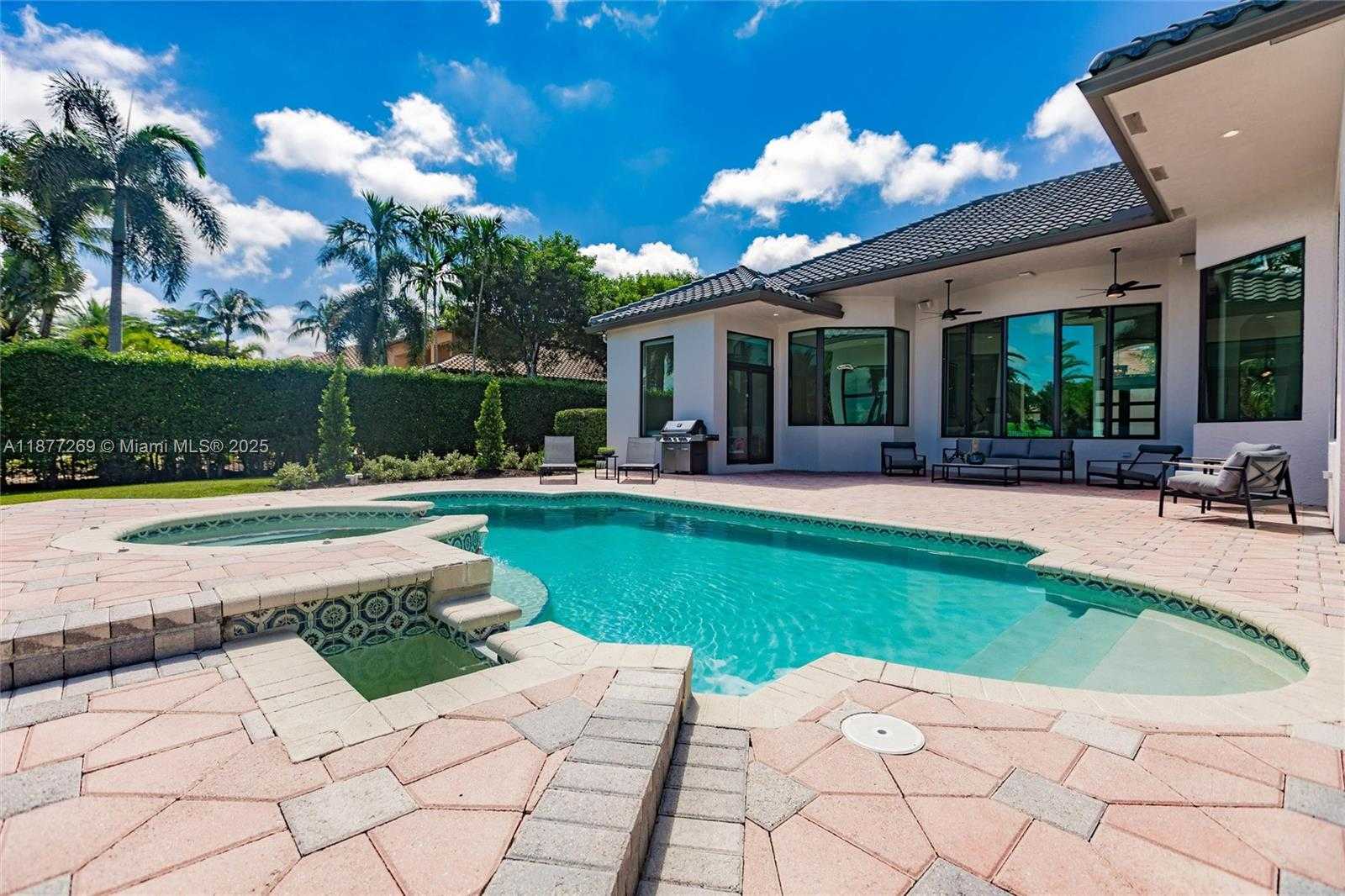 Small Image of 12641 NORTH STONEBROOK CIR, Davie Number 68