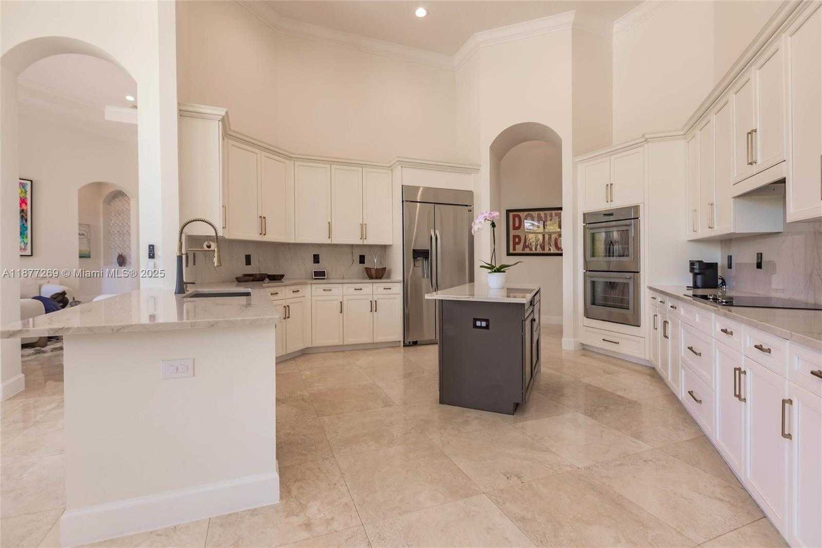Small Image of 12641 NORTH STONEBROOK CIR, Davie Number 9