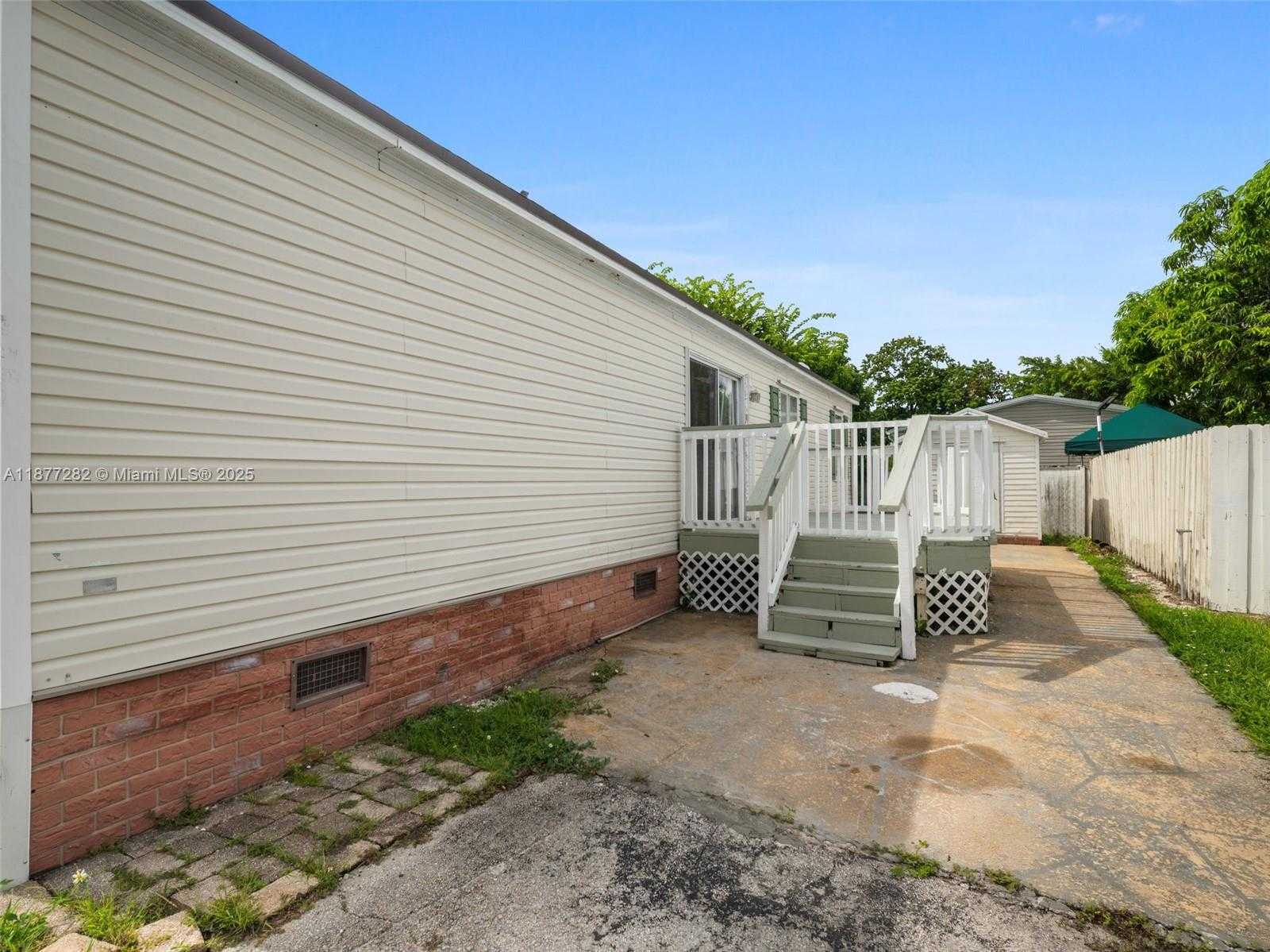 Small Image of 220 NORTH EAST 12TH AVE LOT 150, Homestead Number 36