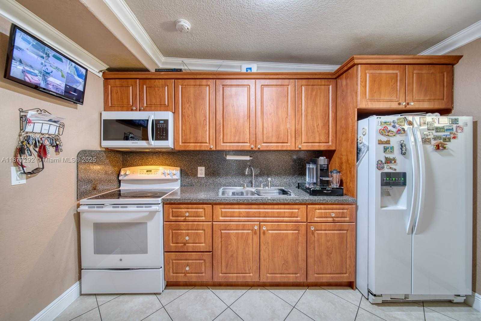 Small Image of 4150 EAST 9TH CT, Hialeah Number 11