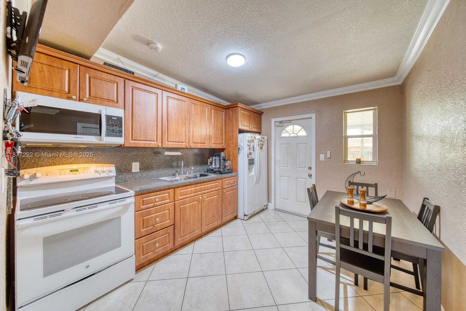 Small Image of 4150 EAST 9TH CT, Hialeah Number 12