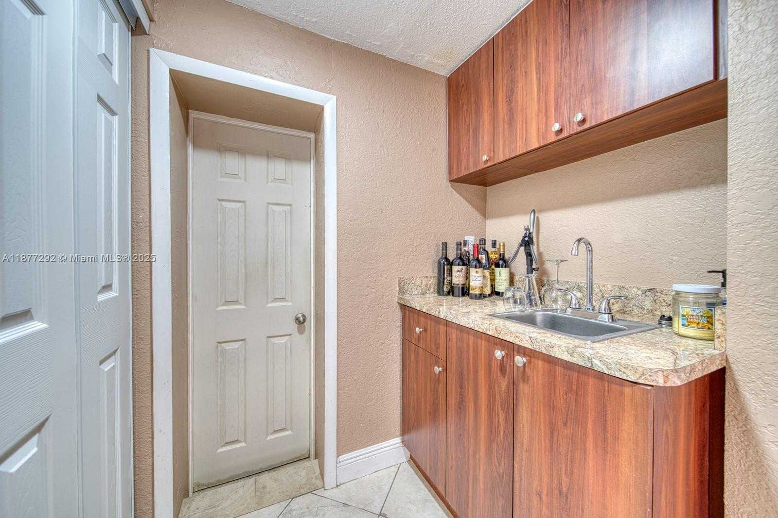 Small Image of 4150 EAST 9TH CT, Hialeah Number 16