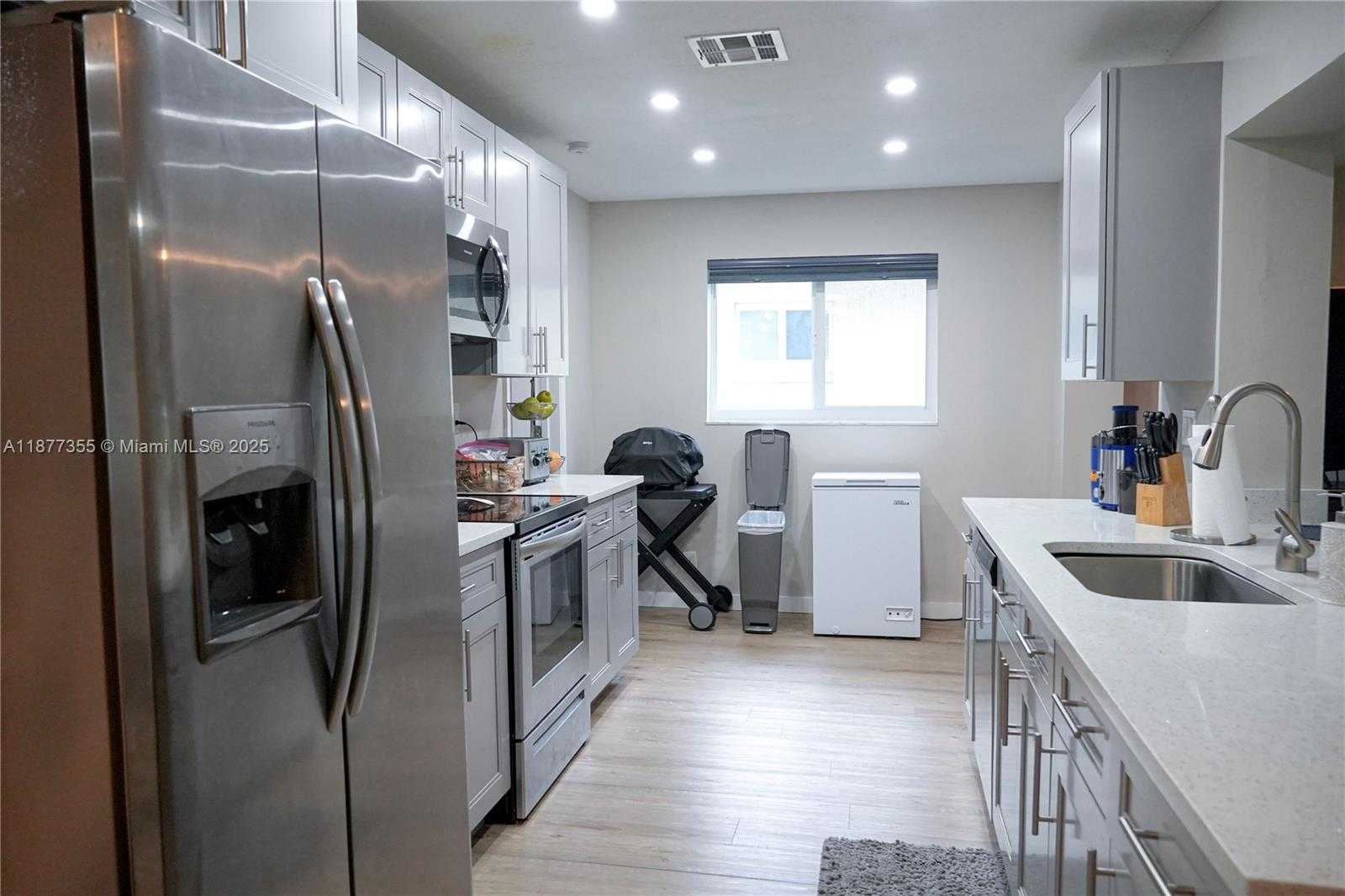 Small Image of 4401 NORTH WEST 45TH ST, Tamarac Number 7