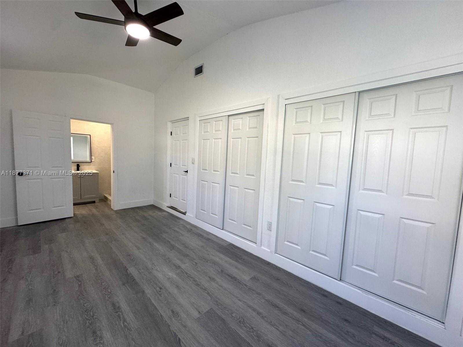 Small Image of 9221 BROAD MANOR RD, Miami Number 11