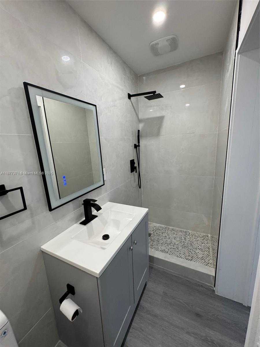 Small Image of 9221 BROAD MANOR RD, Miami Number 13