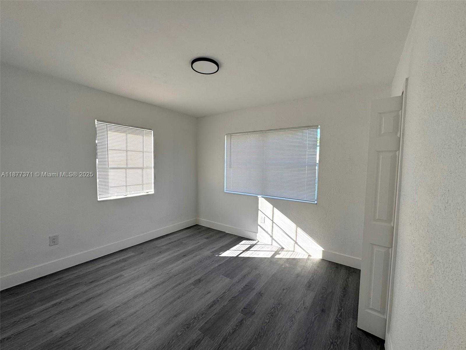 Small Image of 9221 BROAD MANOR RD, Miami Number 15