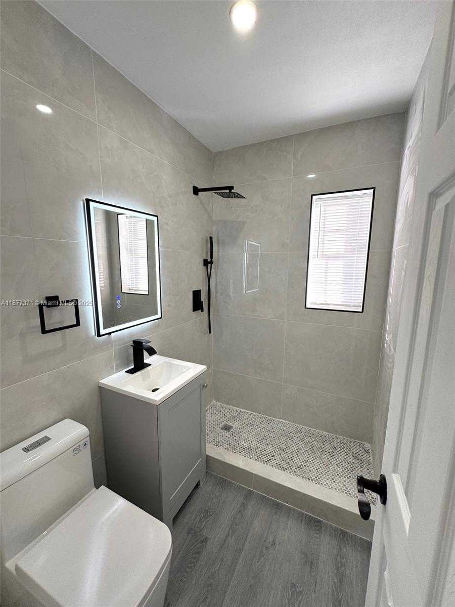 Small Image of 9221 BROAD MANOR RD, Miami Number 16