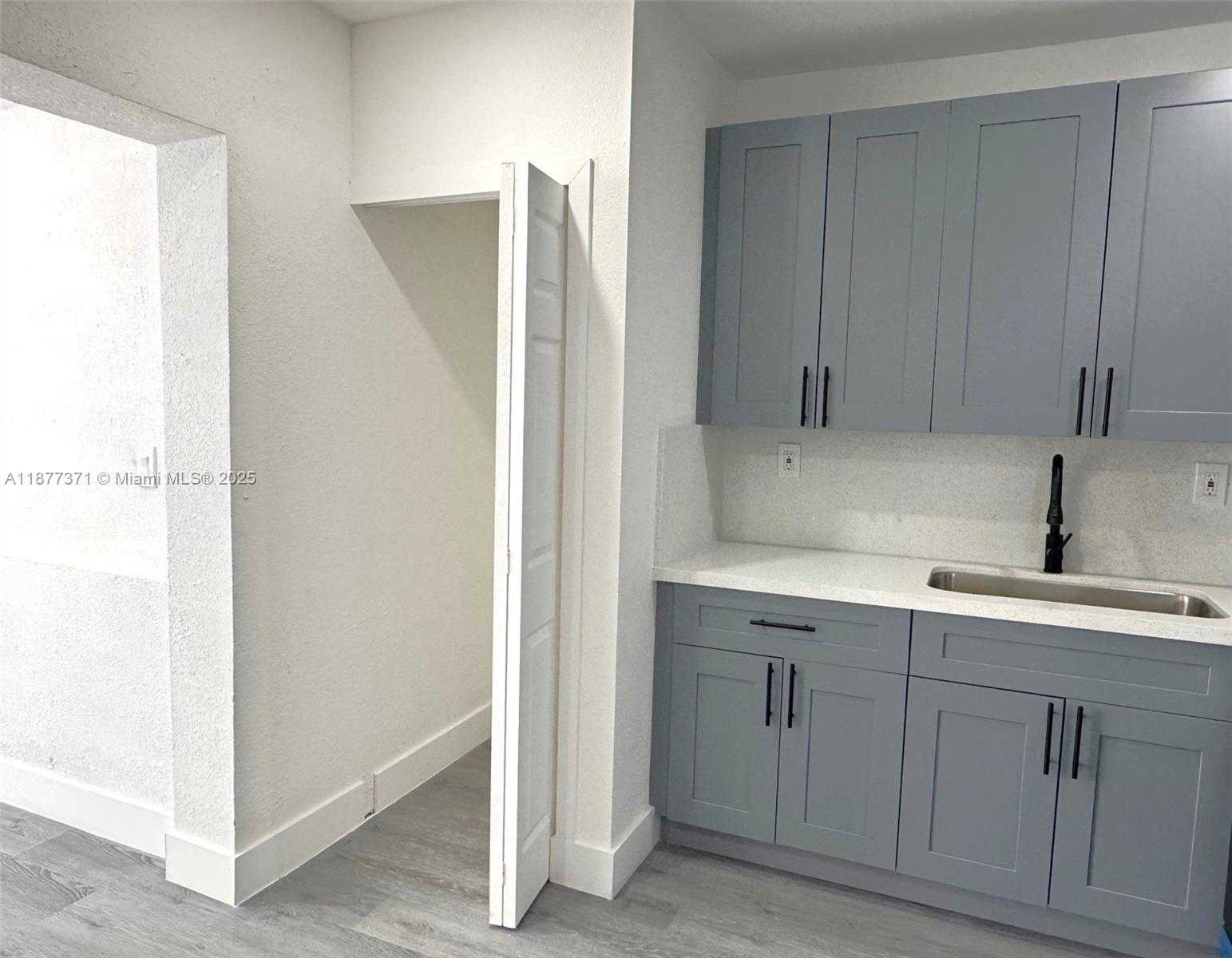 Small Image of 9221 BROAD MANOR RD, Miami Number 18