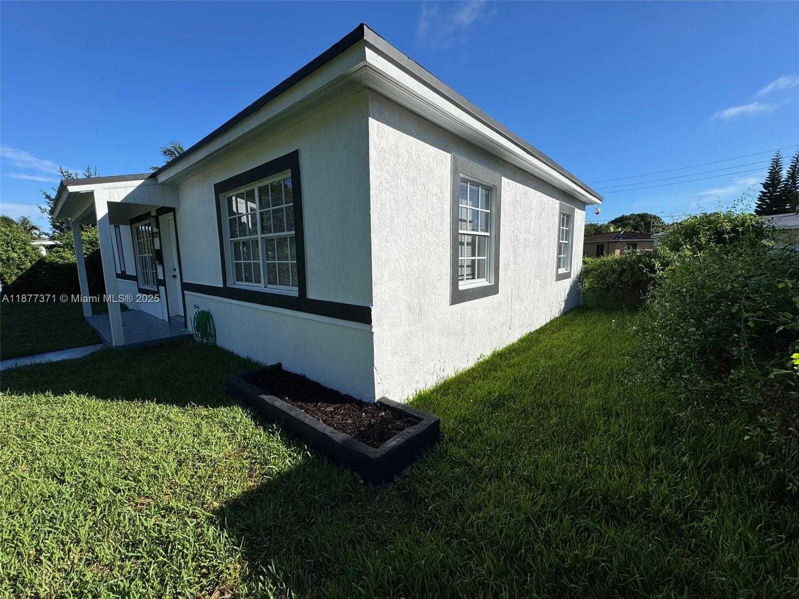 Small Image of 9221 BROAD MANOR RD, Miami Number 2