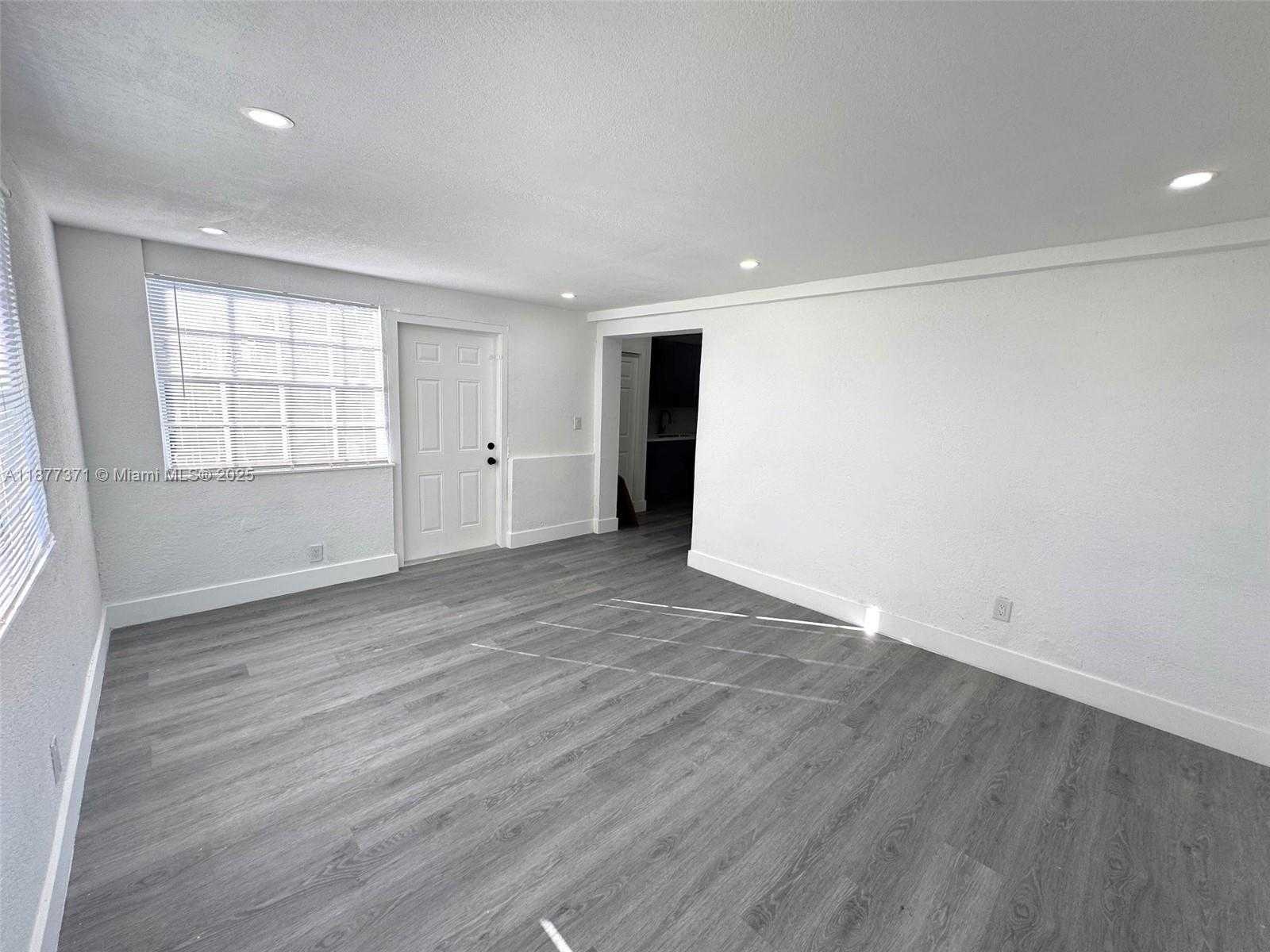 Small Image of 9221 BROAD MANOR RD, Miami Number 20