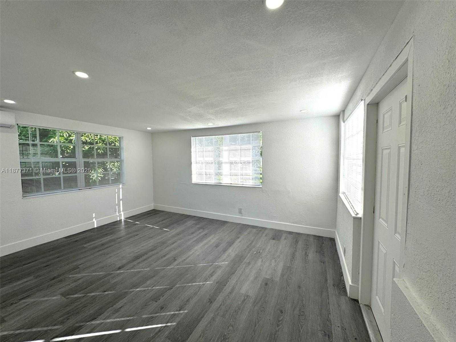 Small Image of 9221 BROAD MANOR RD, Miami Number 21