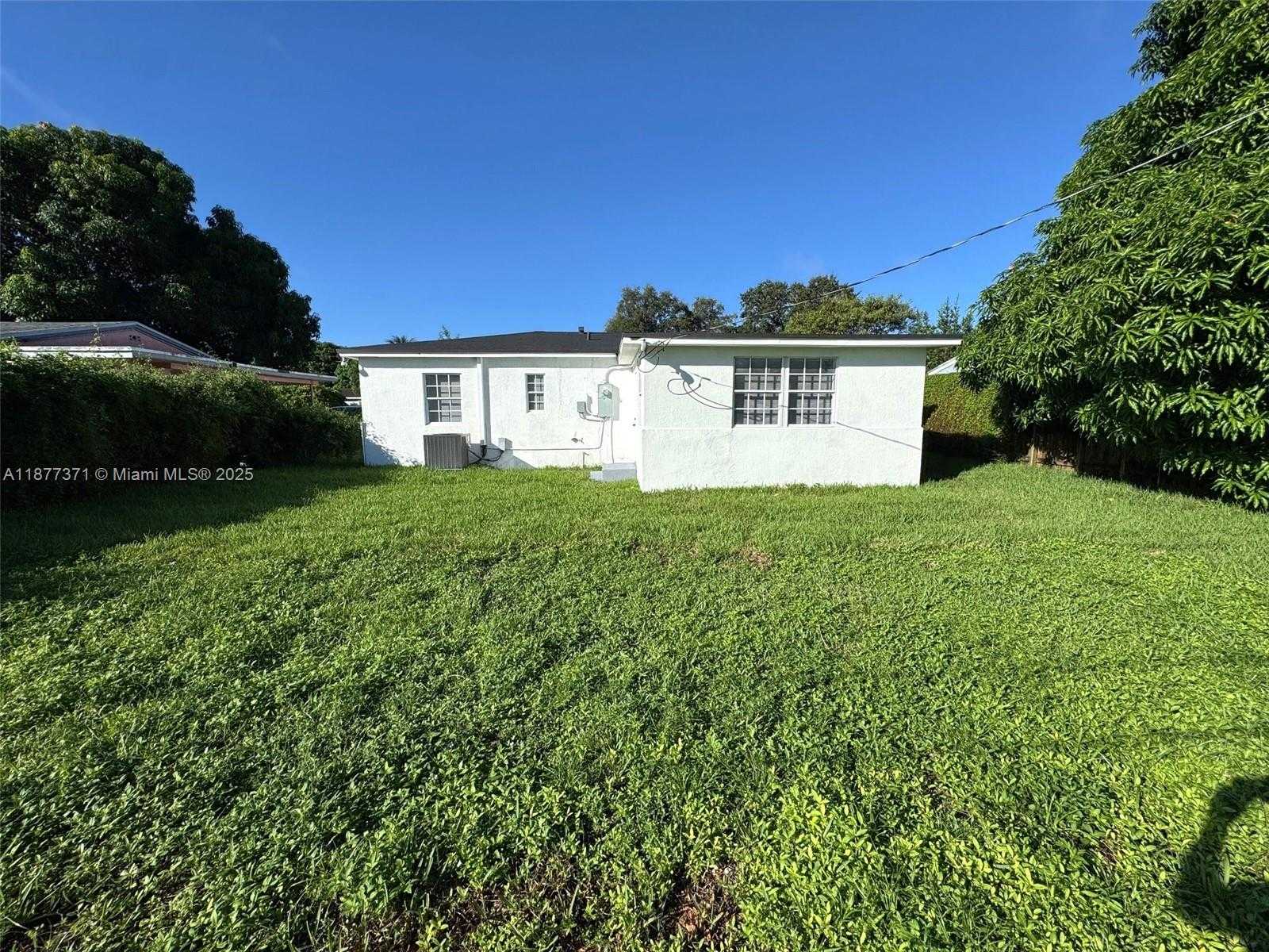 Small Image of 9221 BROAD MANOR RD, Miami Number 23