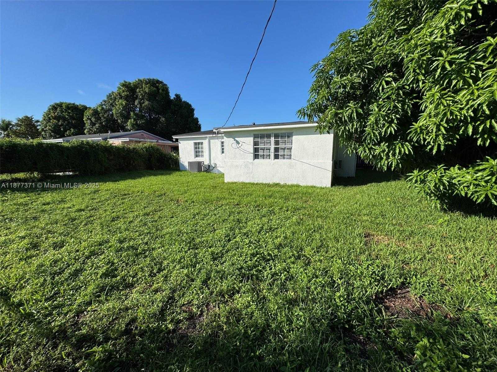 Small Image of 9221 BROAD MANOR RD, Miami Number 24
