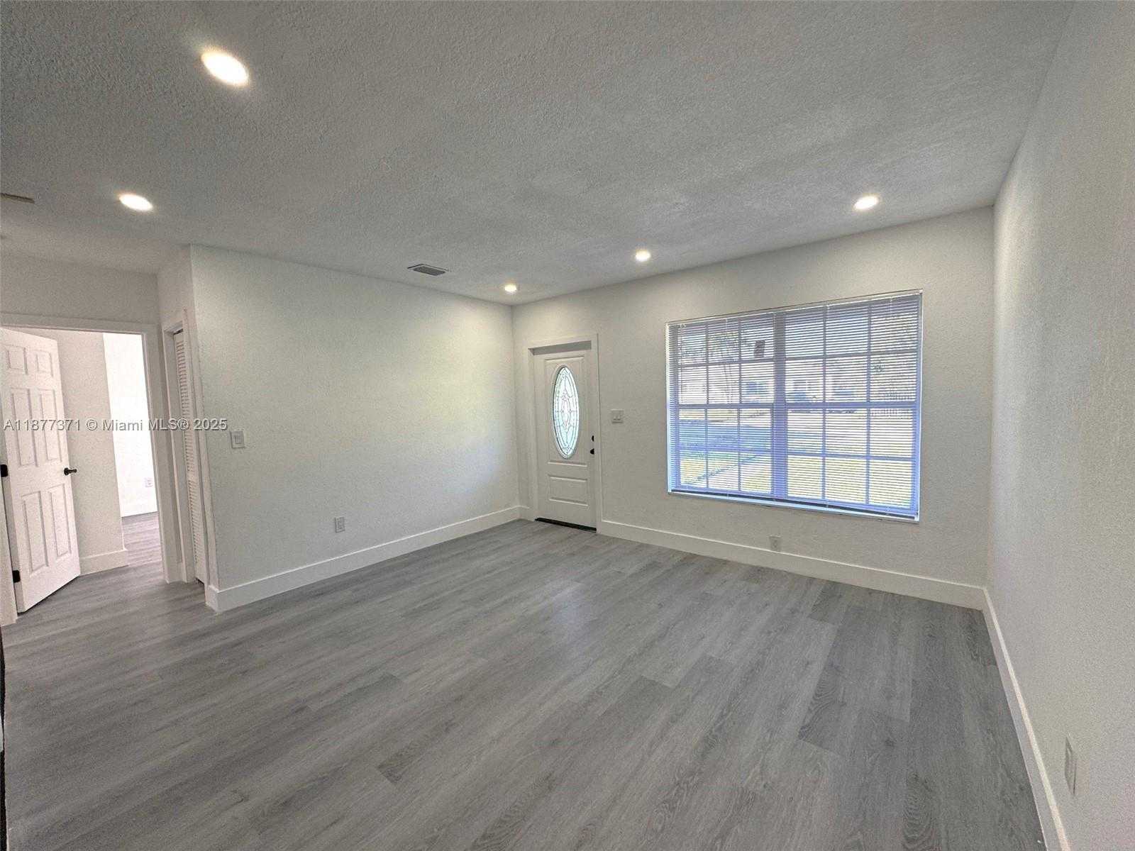 Small Image of 9221 BROAD MANOR RD, Miami Number 5