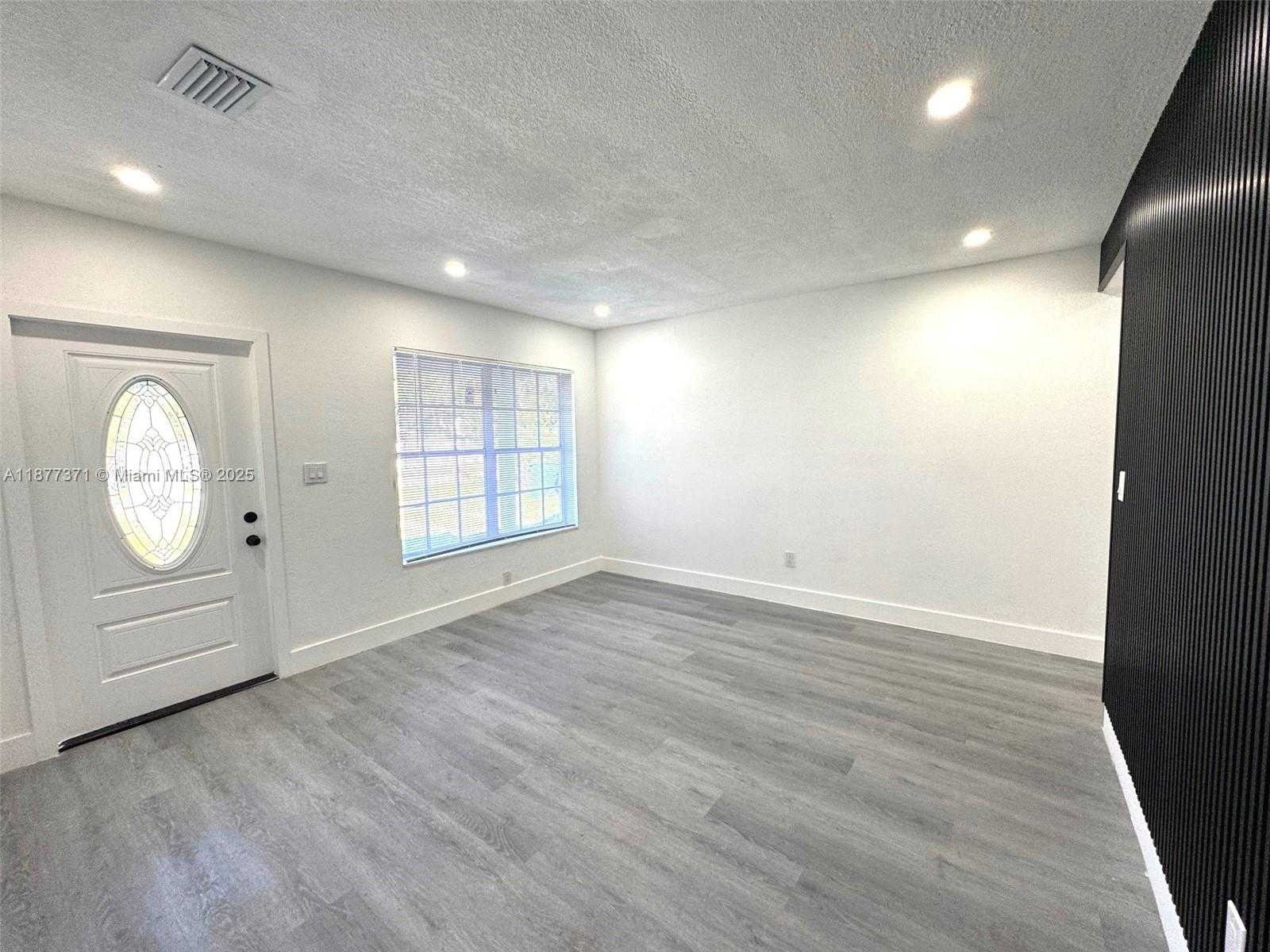 Small Image of 9221 BROAD MANOR RD, Miami Number 6