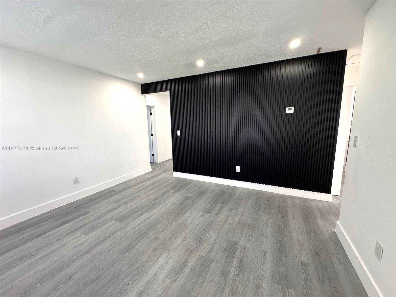 Small Image of 9221 BROAD MANOR RD, Miami Number 7