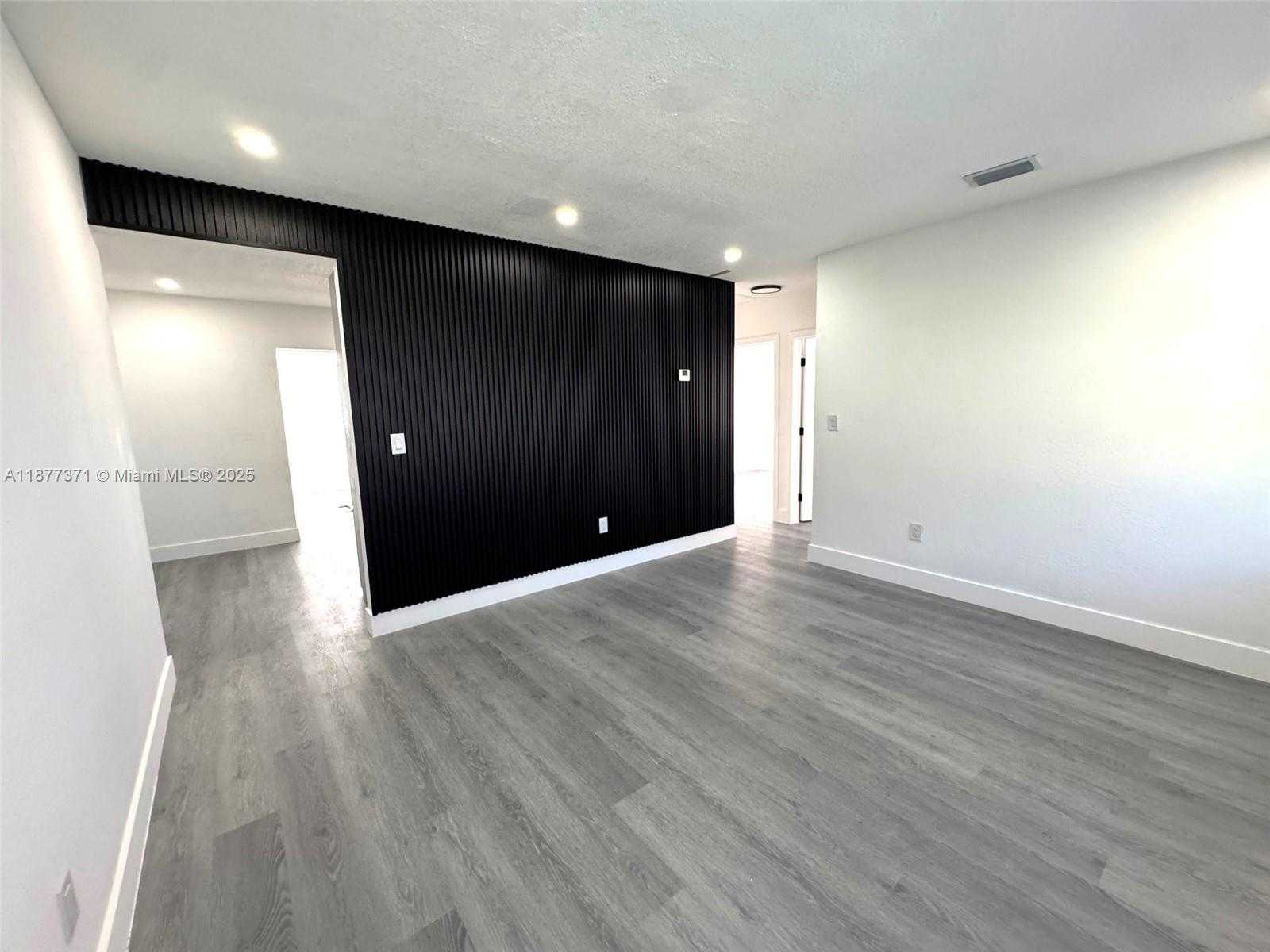 Small Image of 9221 BROAD MANOR RD, Miami Number 8