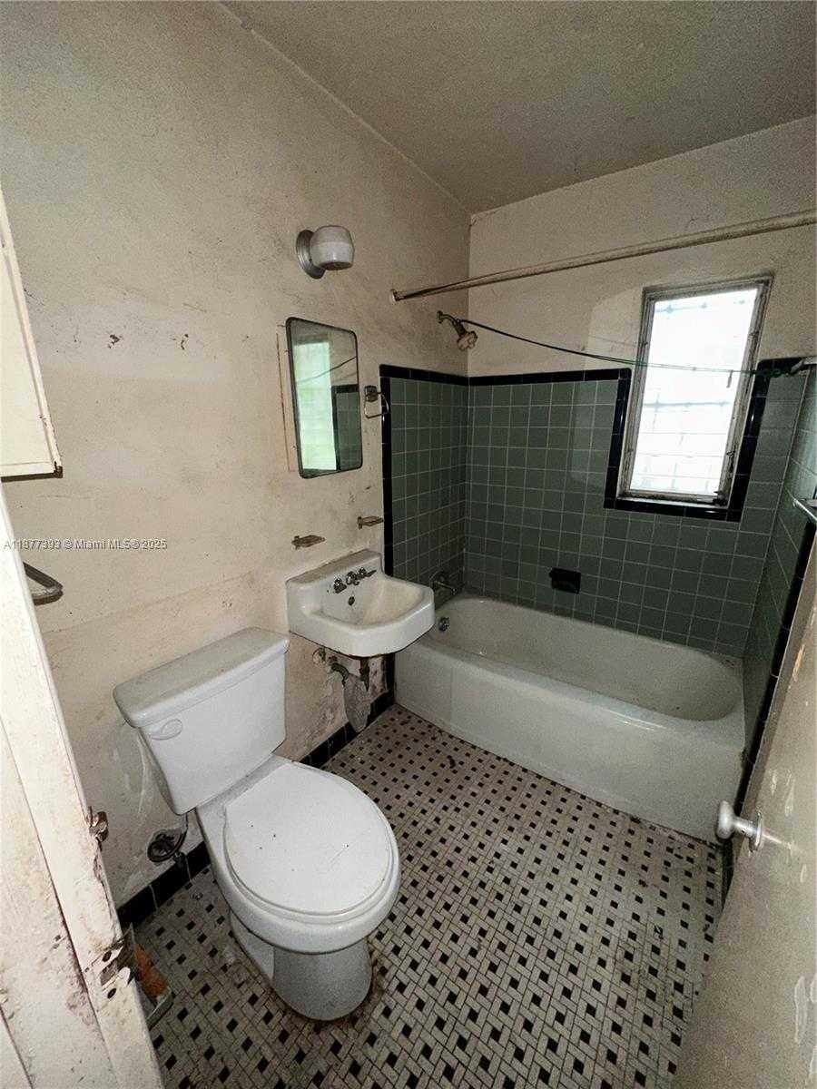 Small Image of 16441 NORTH WEST 18TH AVE, Miami Gardens Number 10