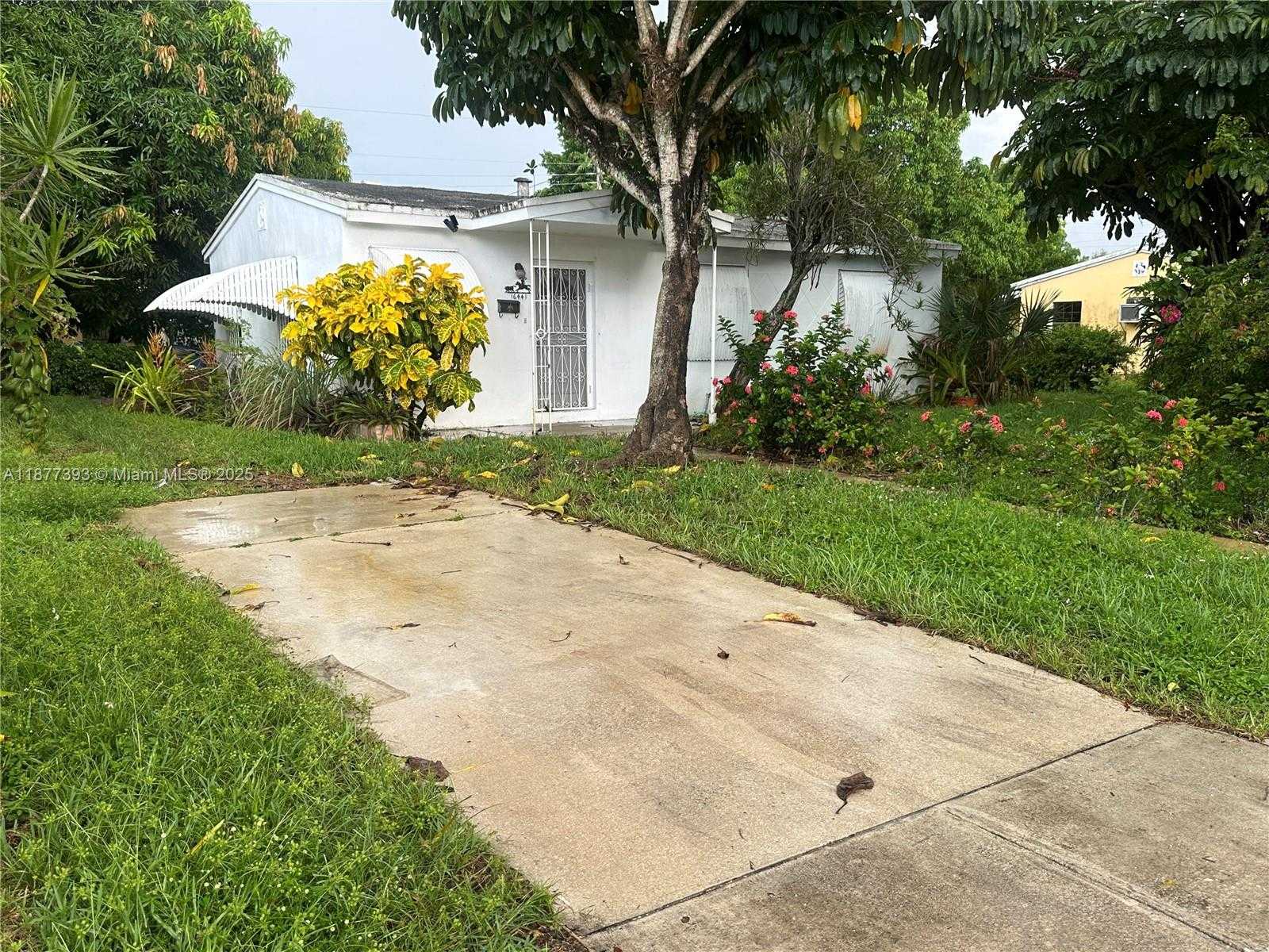 Small Image of 16441 NORTH WEST 18TH AVE, Miami Gardens Number 2