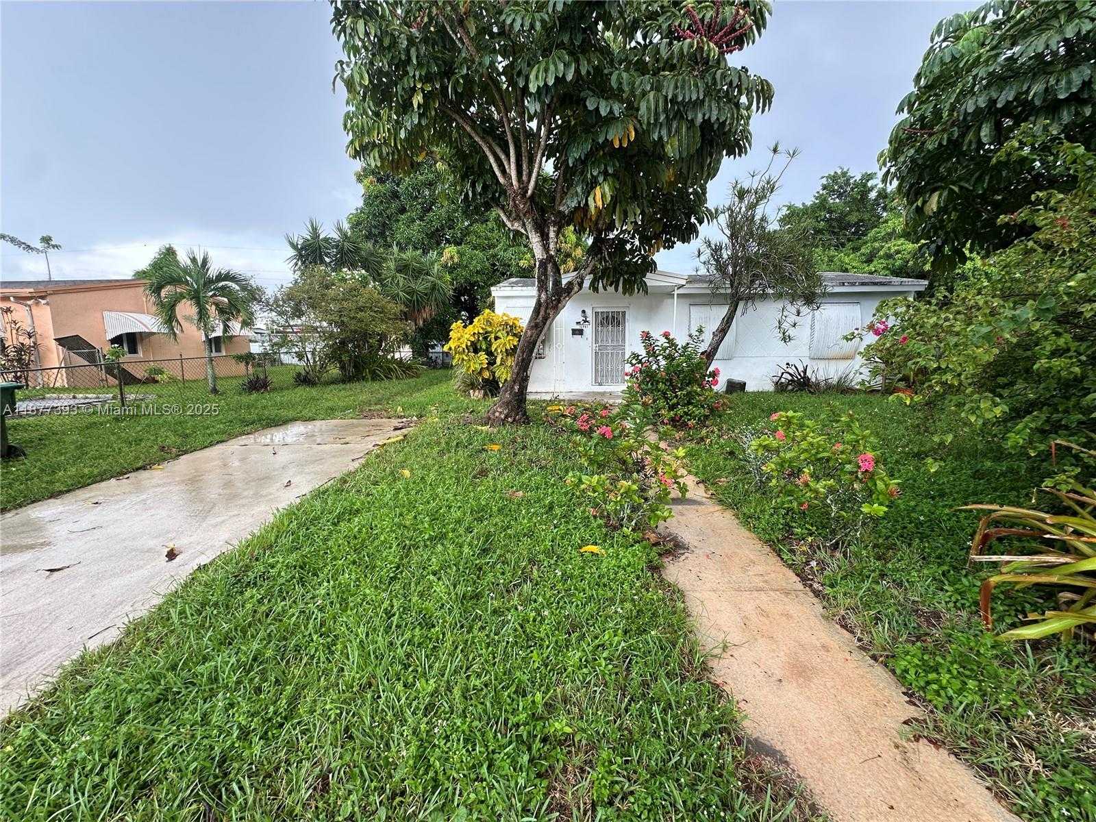 Small Image of 16441 NORTH WEST 18TH AVE, Miami Gardens Number 7