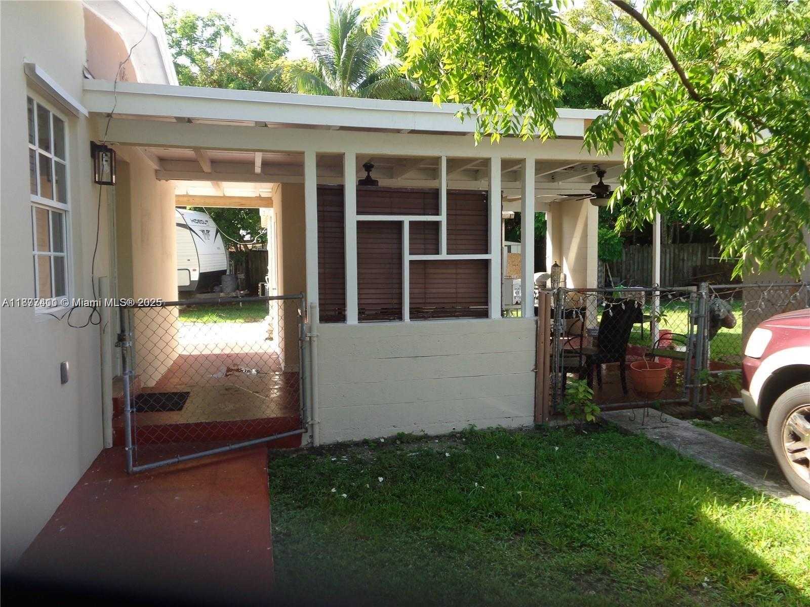 Small Image of 10020 DOMINICAN DR, Cutler Bay Number 4