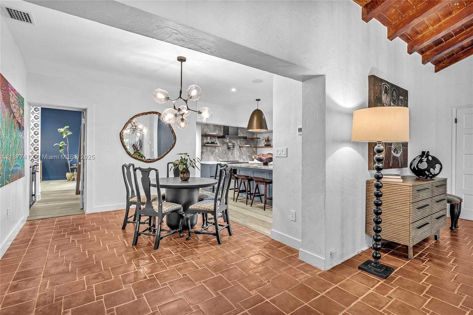 Small Image of 856 TYLER ST, Hollywood Number 16
