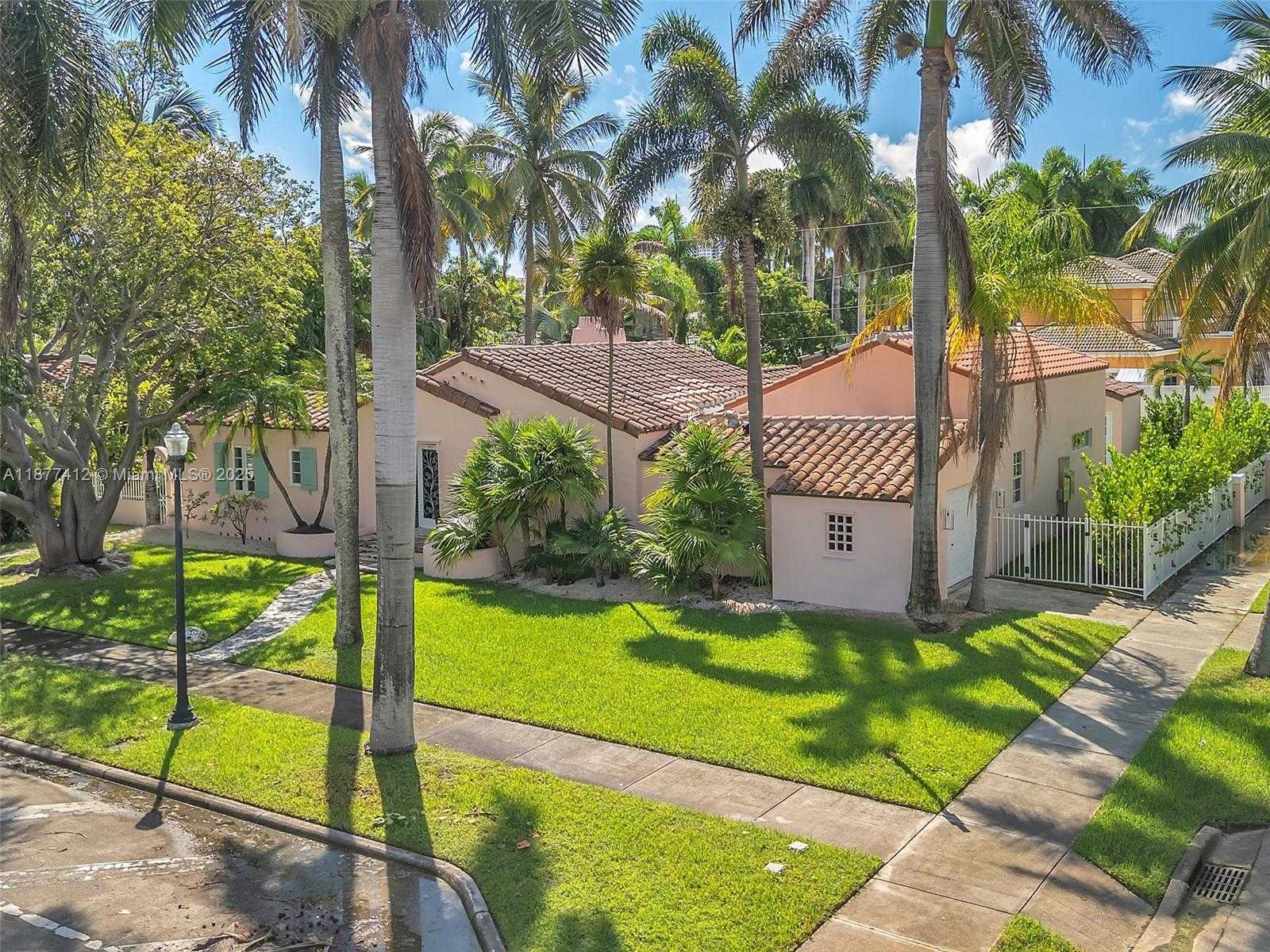 Small Image of 856 TYLER ST, Hollywood Number 2