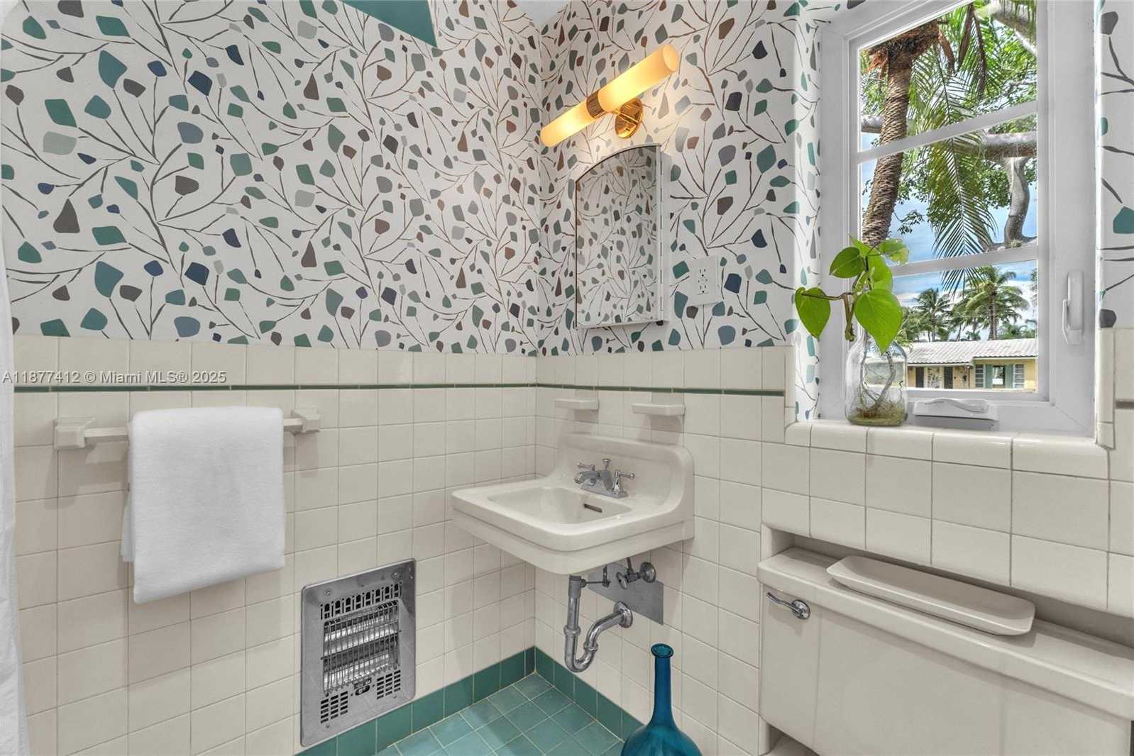 Small Image of 856 TYLER ST, Hollywood Number 30