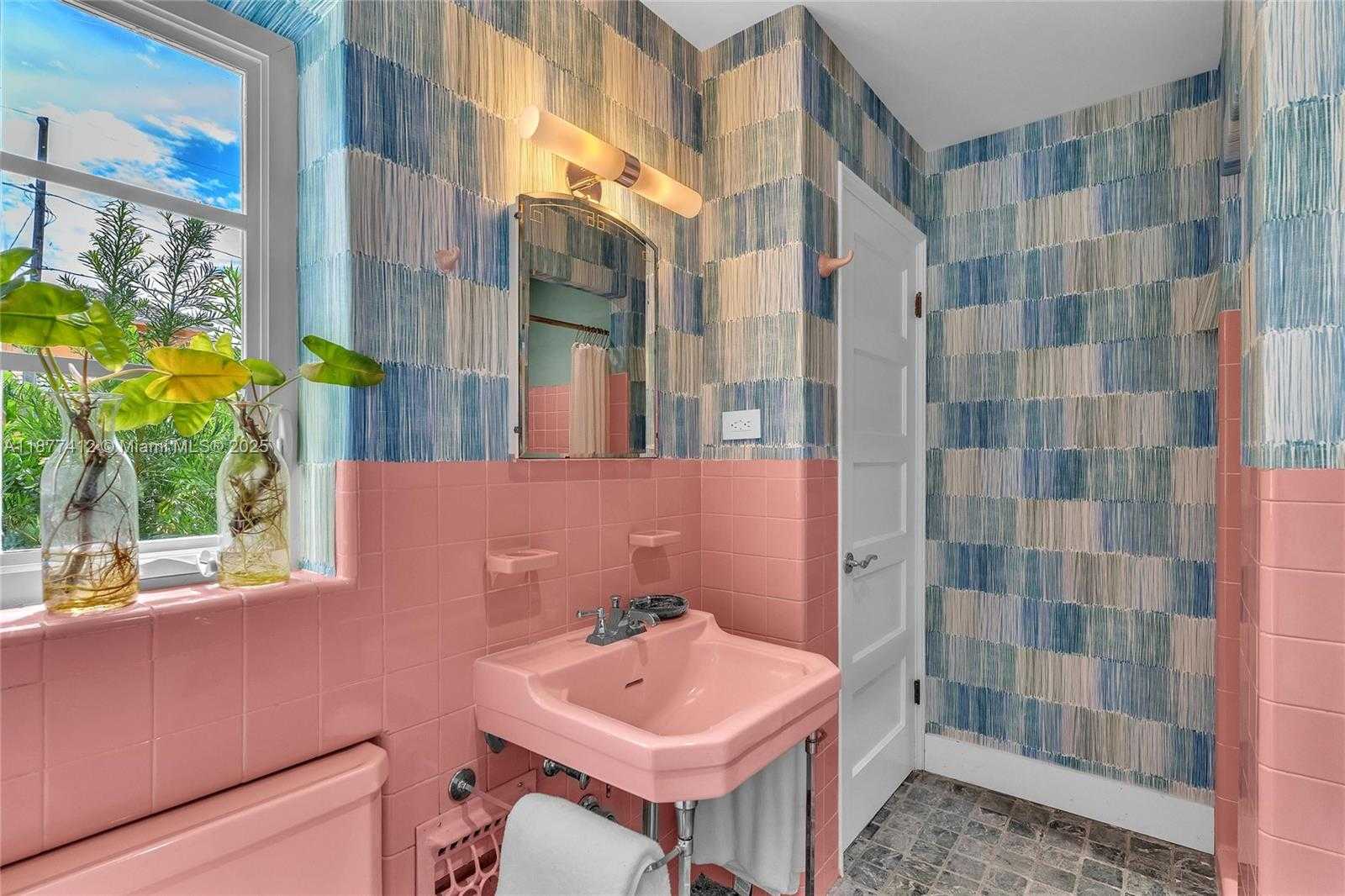 Small Image of 856 TYLER ST, Hollywood Number 37