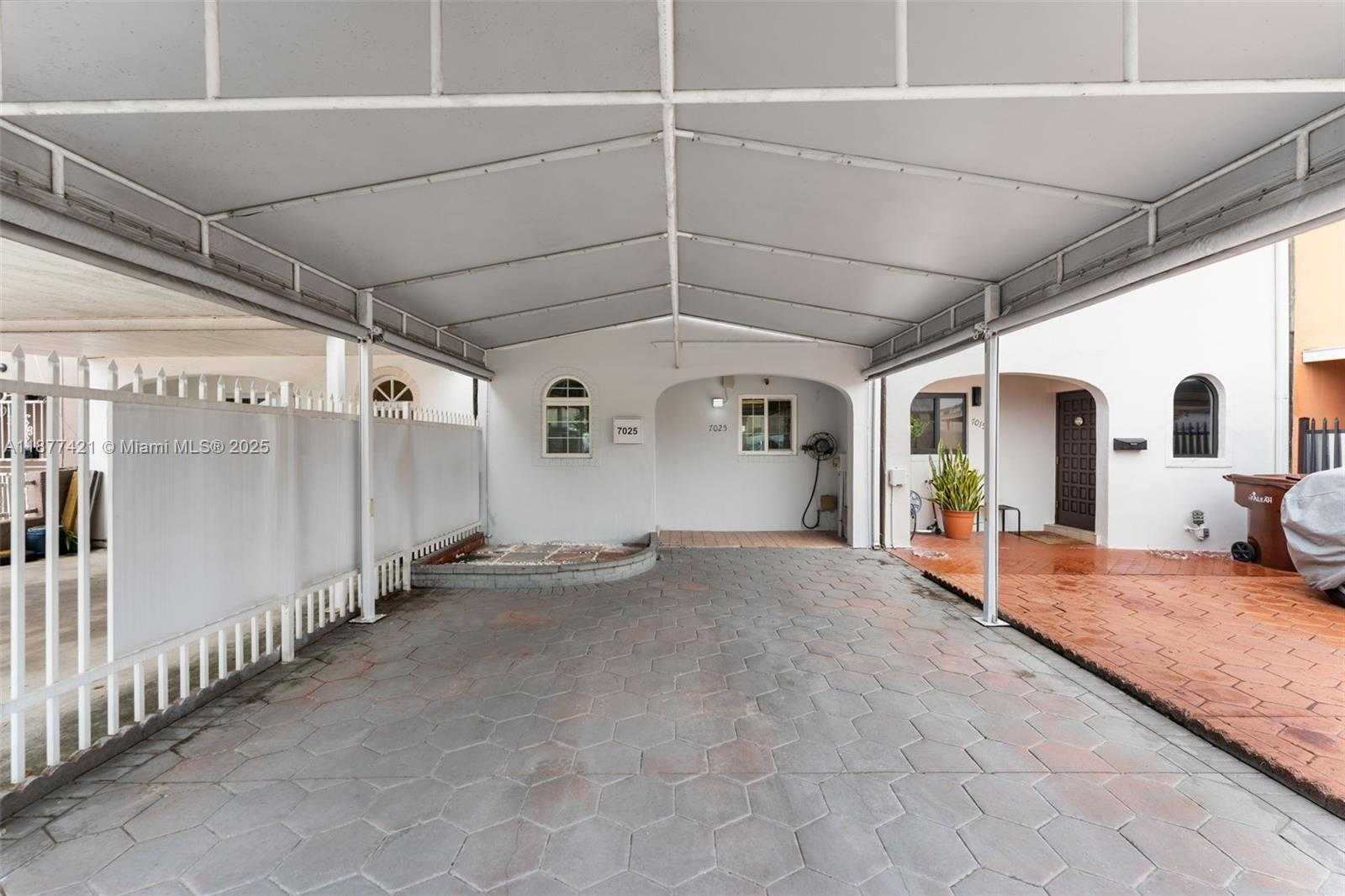 Small Image of 7025 WEST 19TH CT, Hialeah Number 3