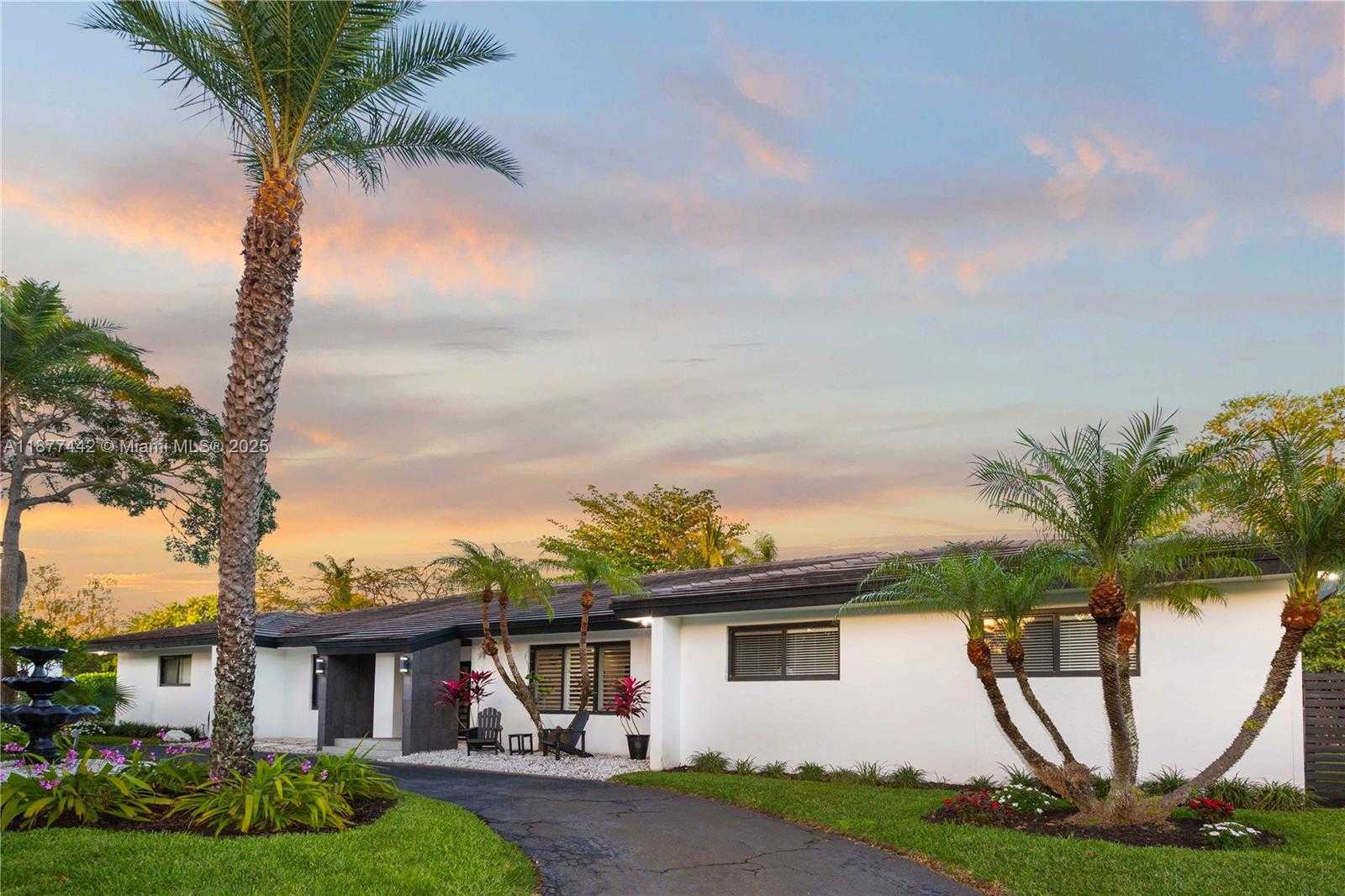 Small Image of 13505 SOUTH WEST 83RD CT, Pinecrest Number 2