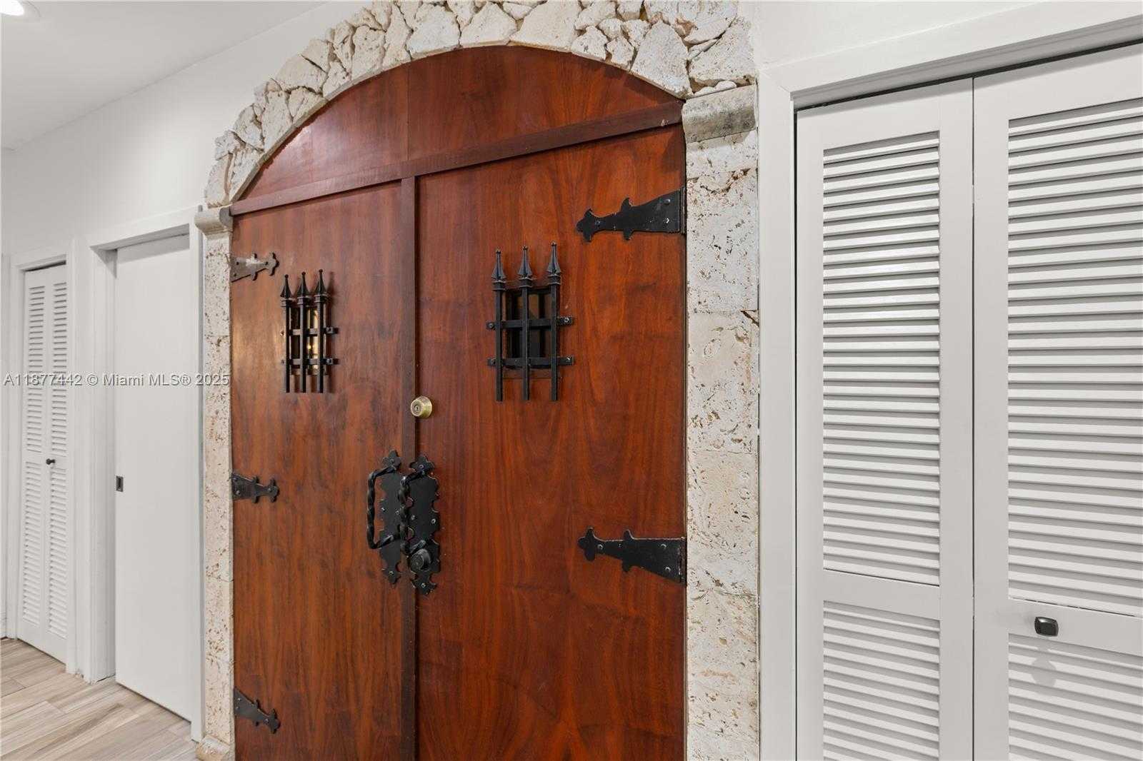 Small Image of 13505 SOUTH WEST 83RD CT, Pinecrest Number 23