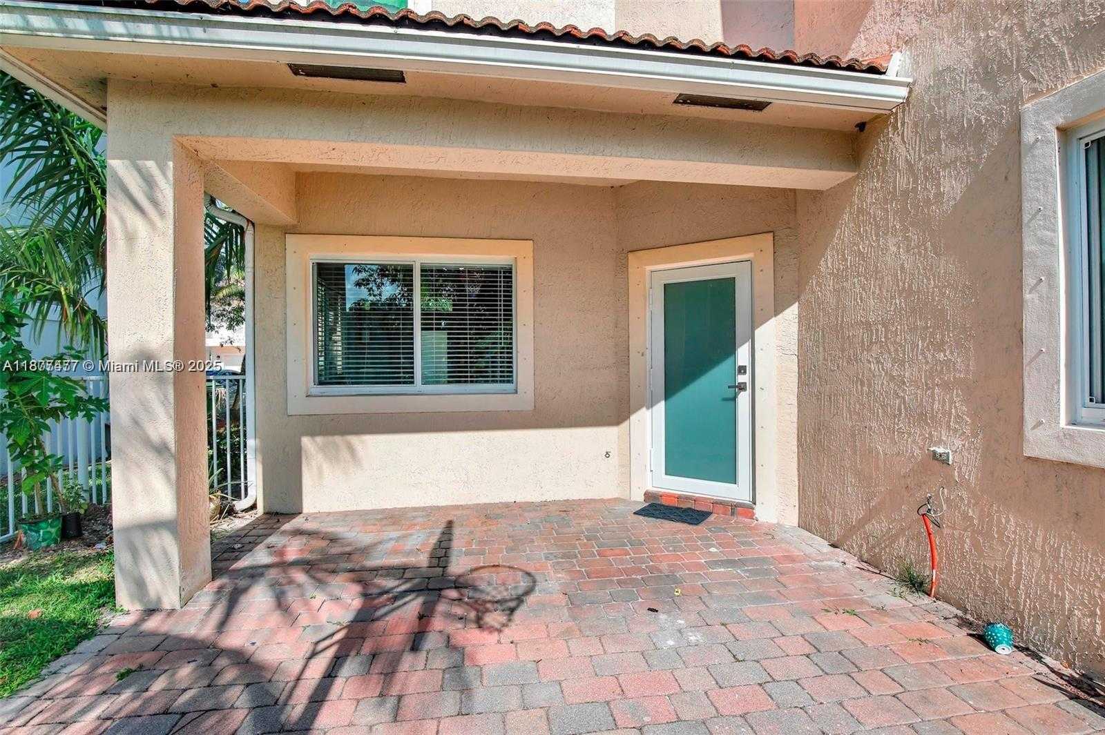 Small Image of 1874 NORTH WEST 74TH WAY, Pembroke Pines Number 4