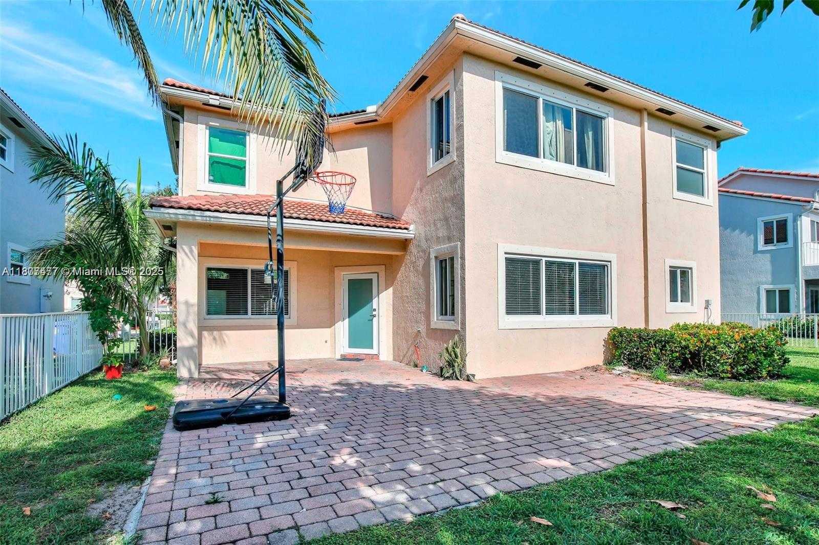 Small Image of 1874 NORTH WEST 74TH WAY, Pembroke Pines Number 7