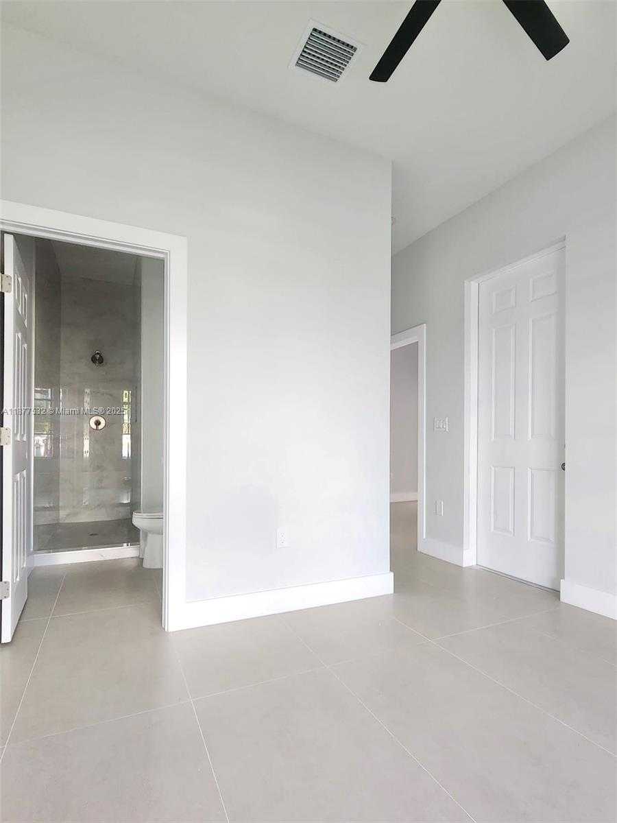 Small Image of 1212 NW 4th Ave, Fort Lauderdale, FL 33311, USA Number 12