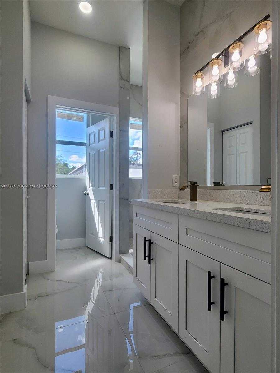 Small Image of 1212 NW 4th Ave, Fort Lauderdale, FL 33311, USA Number 28