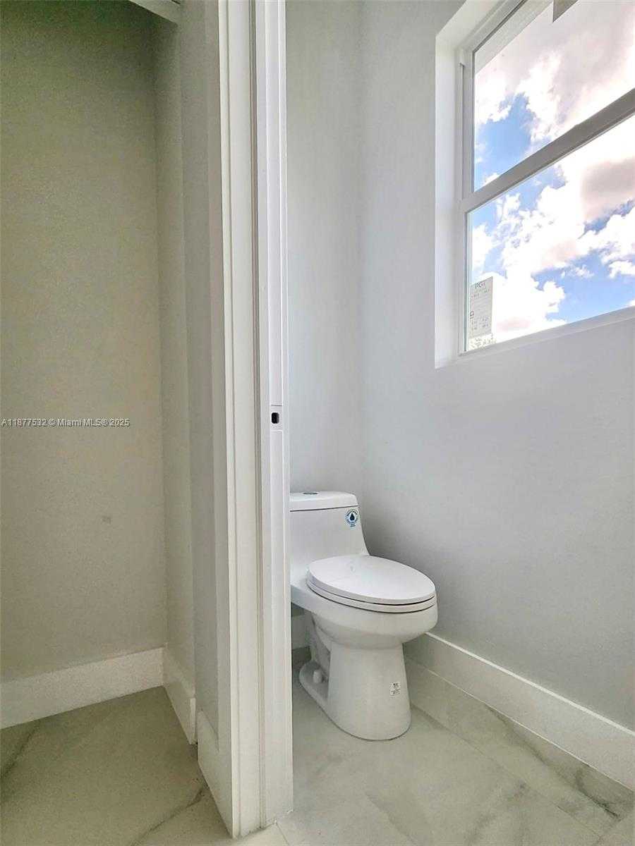Small Image of 1212 NW 4th Ave, Fort Lauderdale, FL 33311, USA Number 30