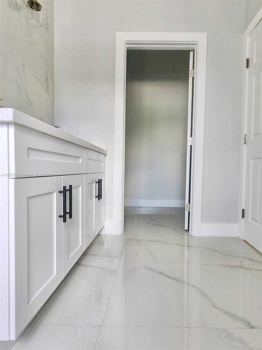 Small Image of 1212 NW 4th Ave, Fort Lauderdale, FL 33311, USA Number 32