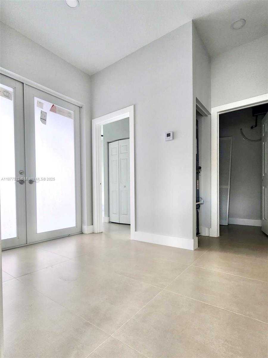 Small Image of 1212 NW 4th Ave, Fort Lauderdale, FL 33311, USA Number 4