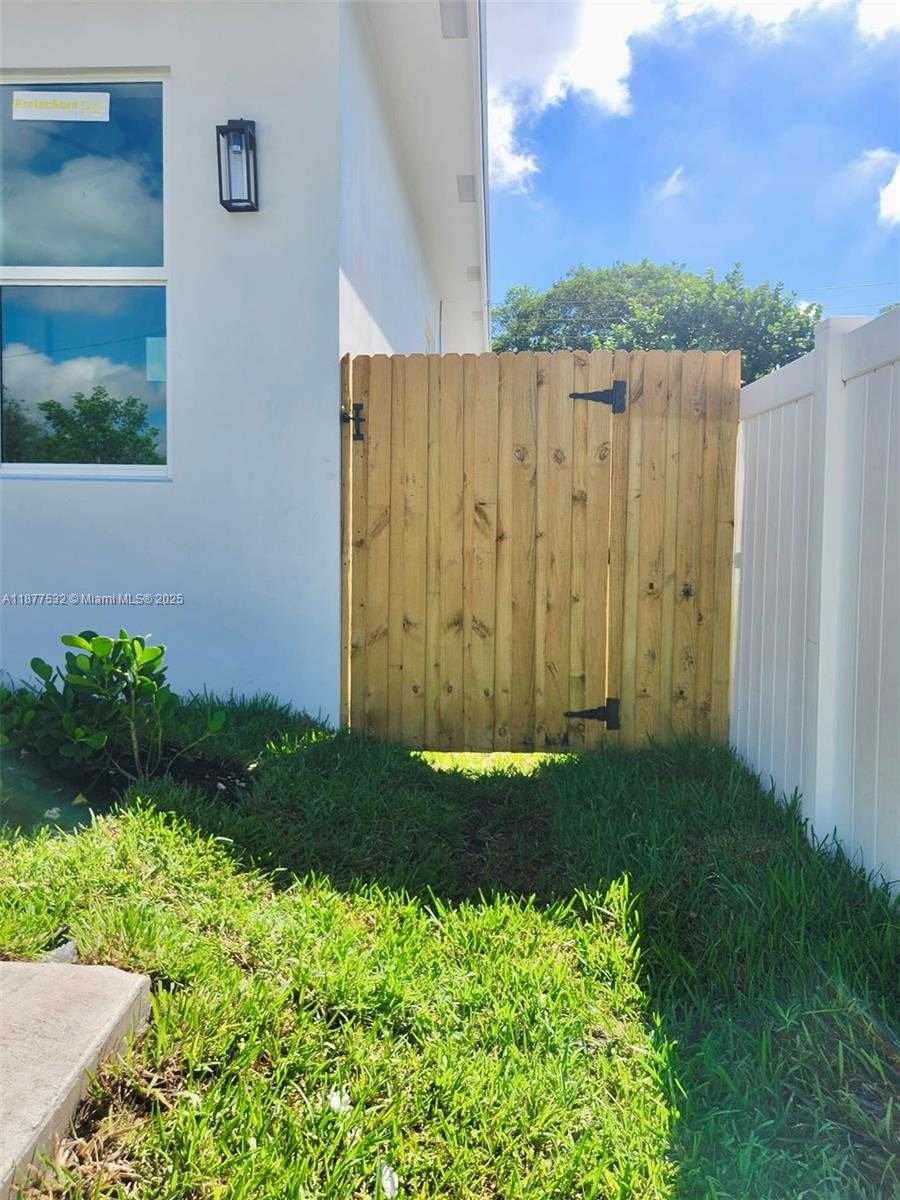 Small Image of 1212 NW 4th Ave, Fort Lauderdale, FL 33311, USA Number 43