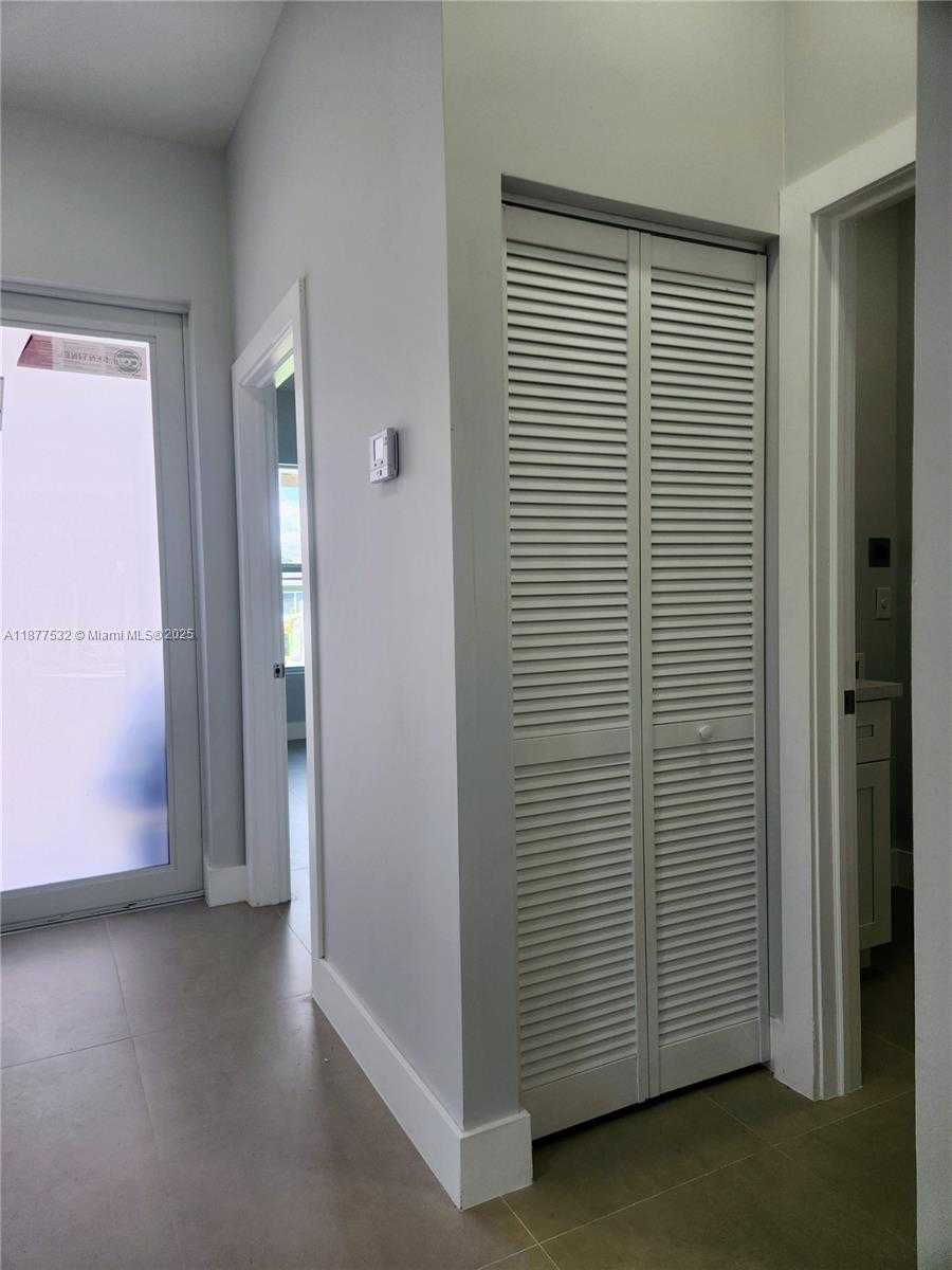 Small Image of 1212 NW 4th Ave, Fort Lauderdale, FL 33311, USA Number 5