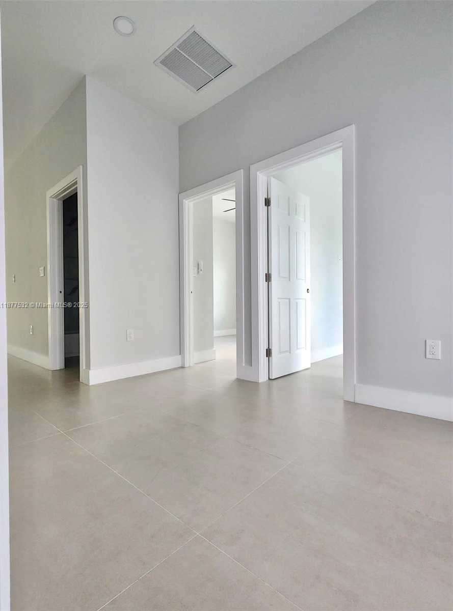 Small Image of 1212 NW 4th Ave, Fort Lauderdale, FL 33311, USA Number 9