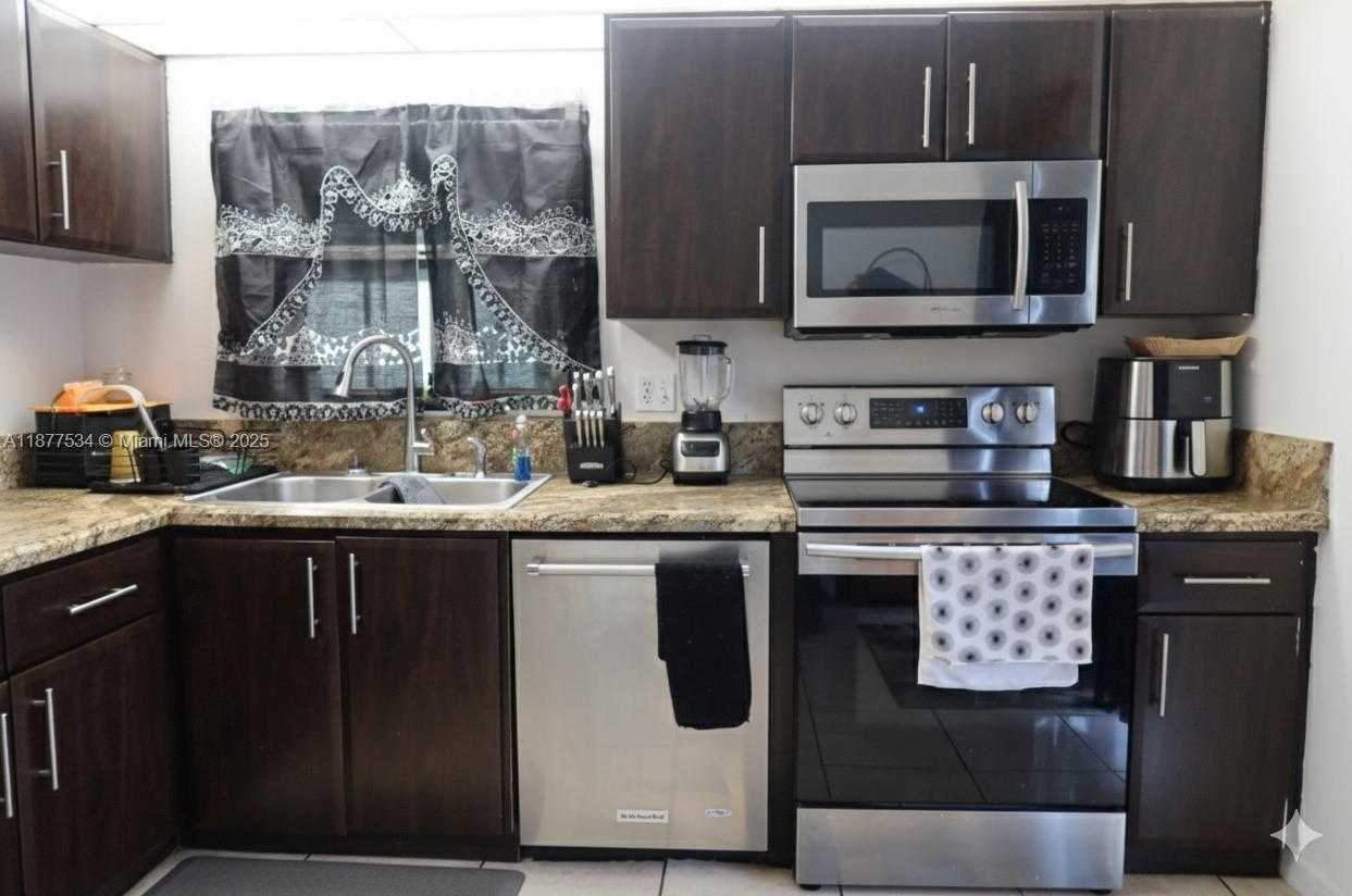 Small Image of 9740 SOUTH WEST 13TH ST, Pembroke Pines Number 12