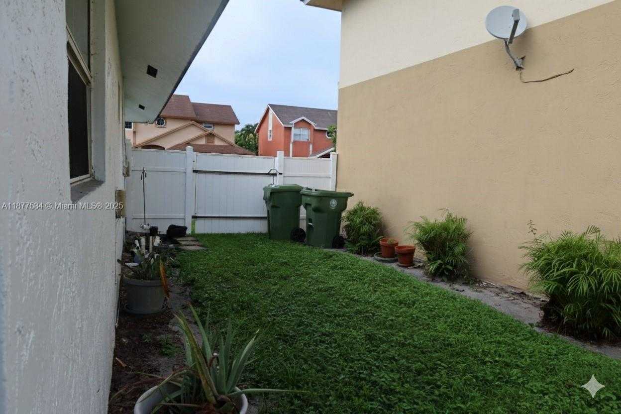 Small Image of 9740 SOUTH WEST 13TH ST, Pembroke Pines Number 16